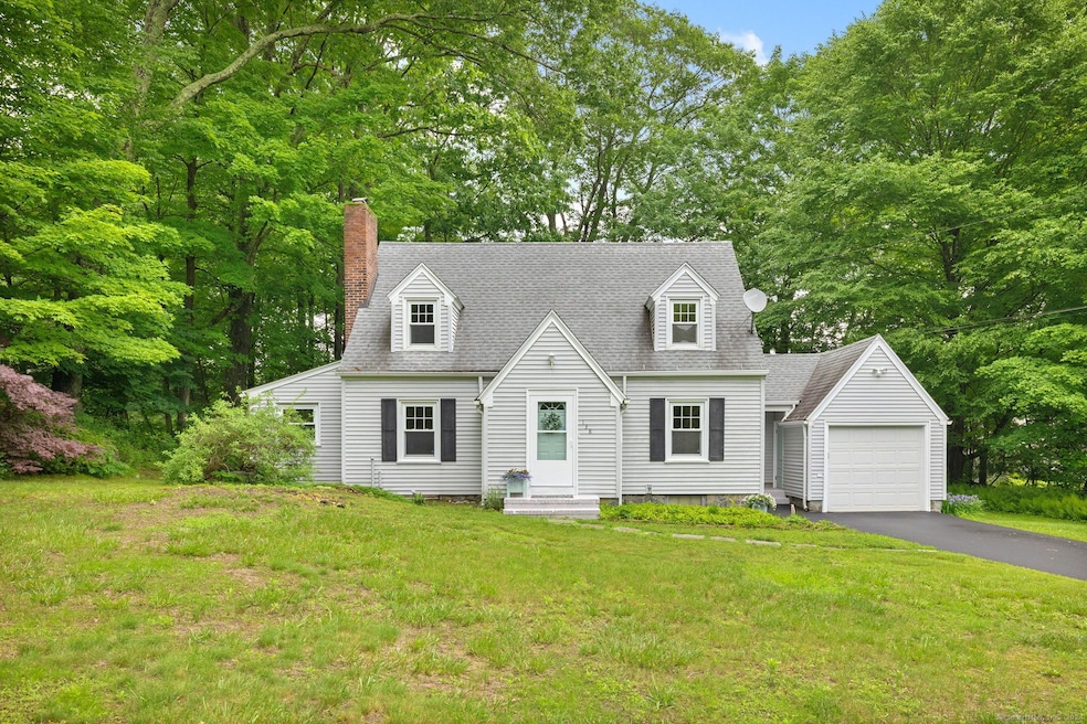 138 Regan Rd, Middlebury, CT 06762 - photo 1