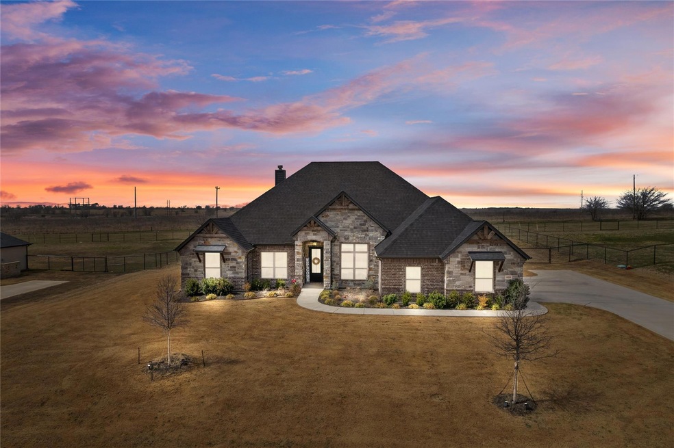 819 Alto Bonito Ct, Godley, TX 76044 - photo 1