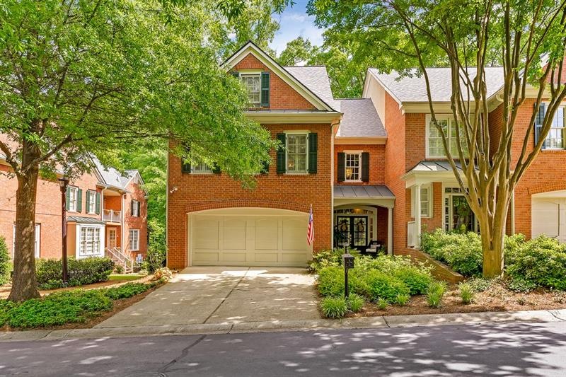 Well appointed luxury townhome two blocks to downt