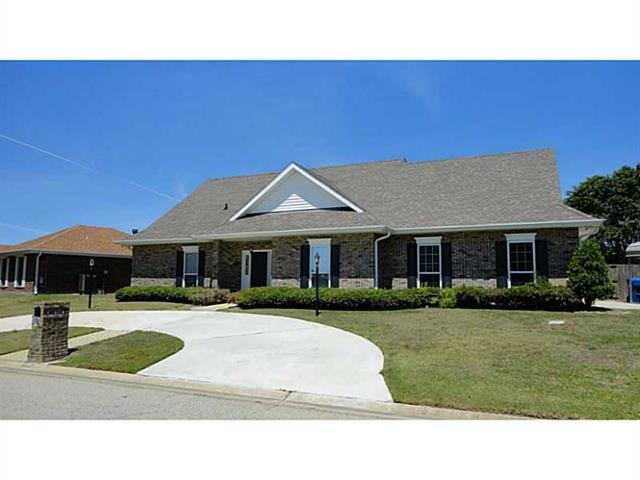 Photo. Great curb appeal