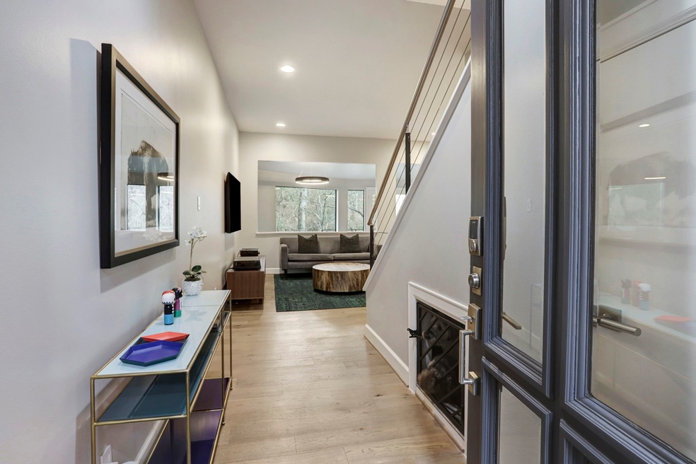 63 Legend Ln, Houston, TX 77024 - photo 1