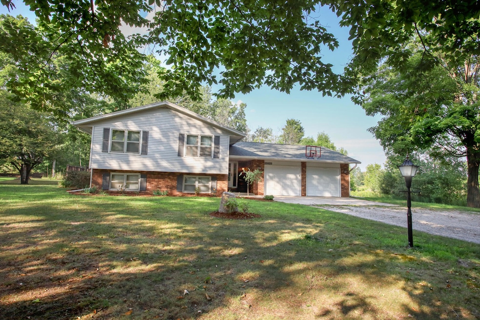 20420 Thornapple Ln, Big Rapids, MI 49307 - photo 1