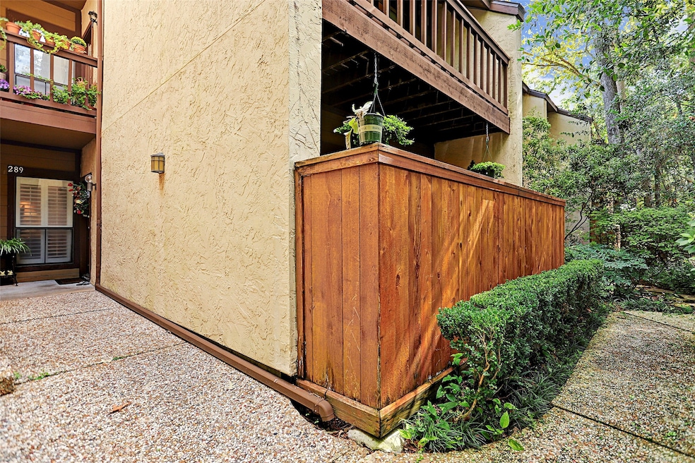 11711 Memorial Dr unit 289, Houston, TX 77024 - photo 1