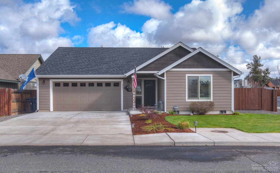 2751 SW Obsidian Ln, Redmond, OR 97756 - photo 1