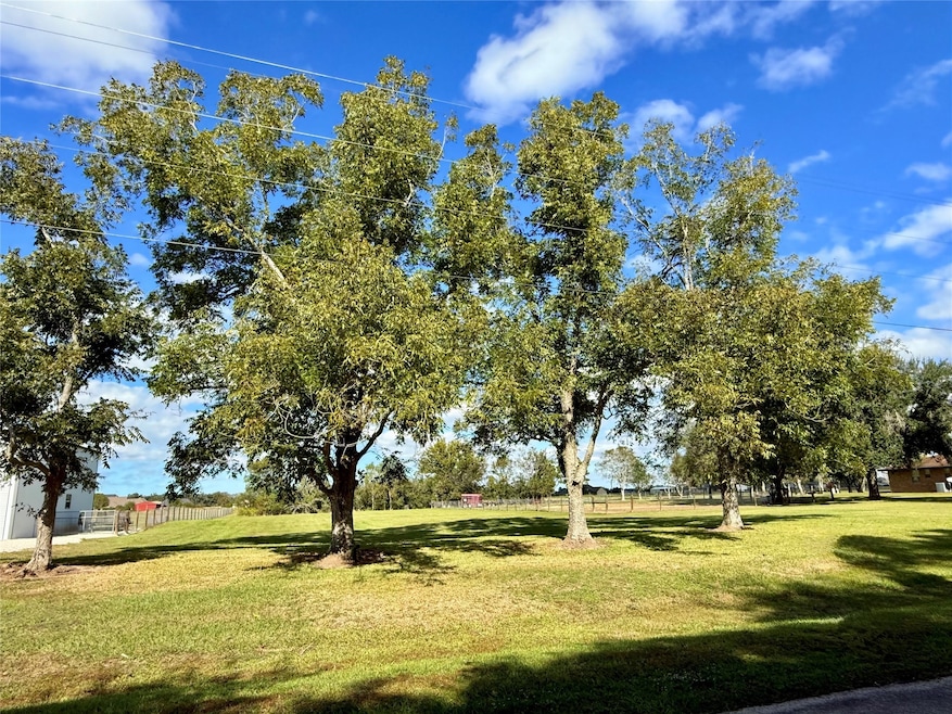 1026 Longhorn Trail, Angleton, TX 77515 - photo 1