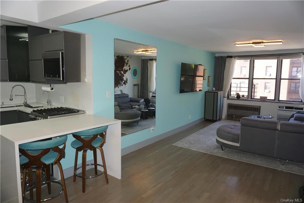 Hudson View unit 6D, Yonkers, NY 10701 - photo 1