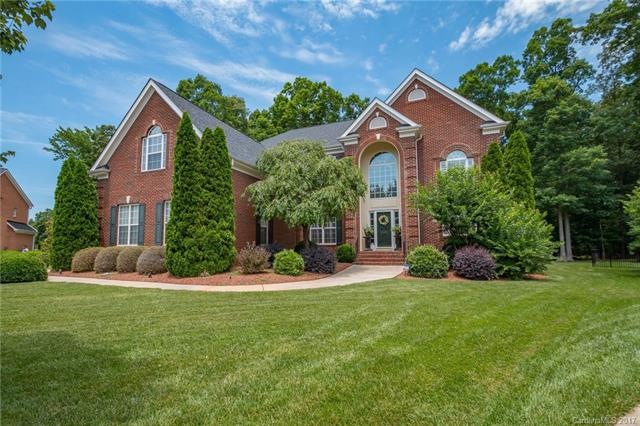 Great Curb Appeal!