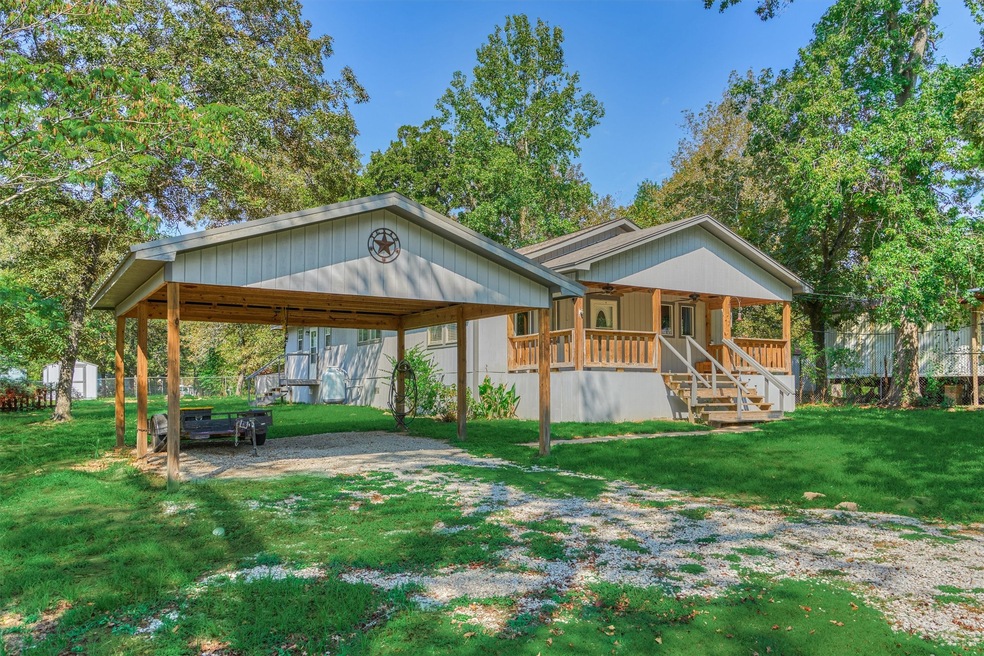 31903 Vallie St, Pinehurst, TX 77362 - photo 1