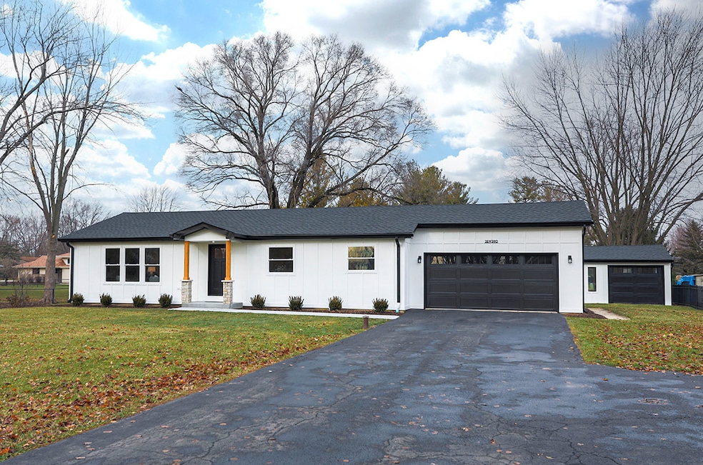 28W590 Laurel Dr, Naperville, IL 60564 - photo 1