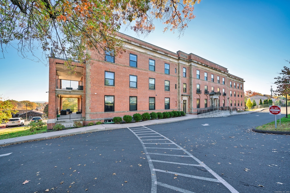 170 Ridge Rd unit 104, Wethersfield, CT 06109 - photo 1