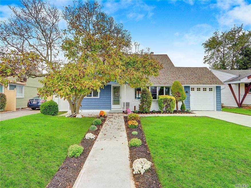 9 Mozart Ln, Bethpage, NY 11714 - photo 1