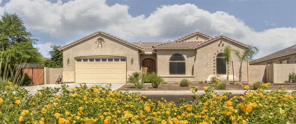001_FRONT EXTERIOR PANORAMA