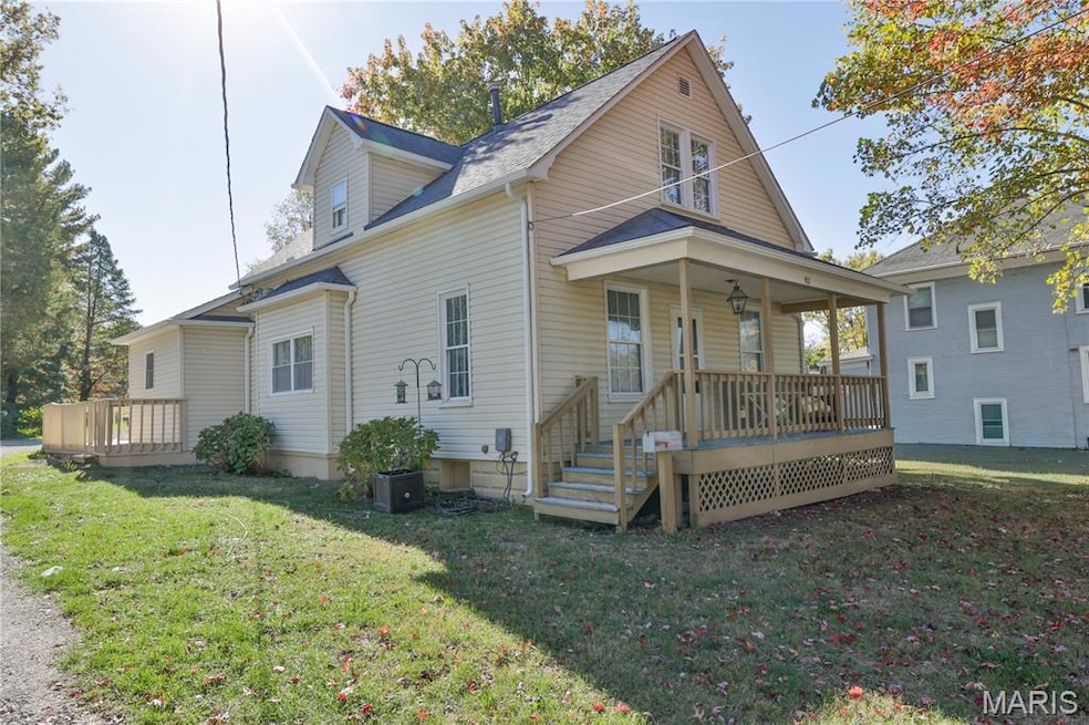 402 W Mechanic St, Hillsboro, IL 62049 - photo 1