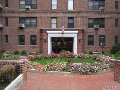 The Lincoln unit 6M, Forest Hills, NY 11375 - photo 1