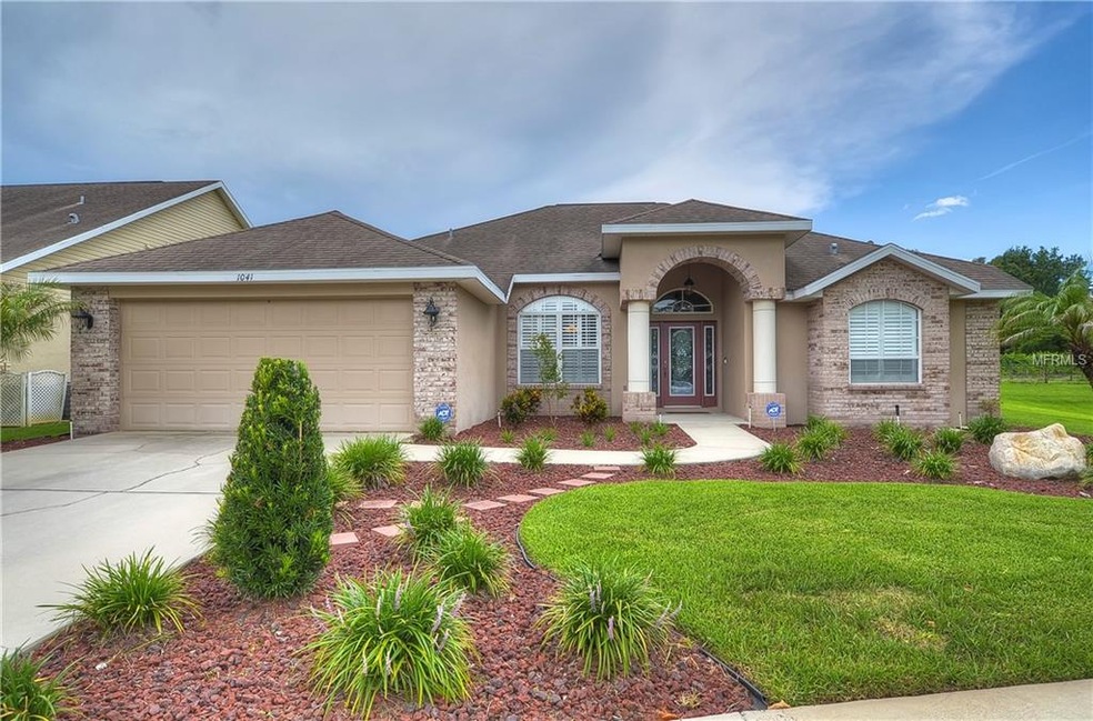 Move-in ready home in the heart of Valrico!