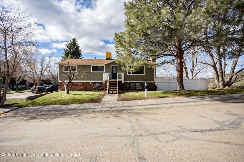 1316 W 8th St, Craig, CO 81625 - photo 1
