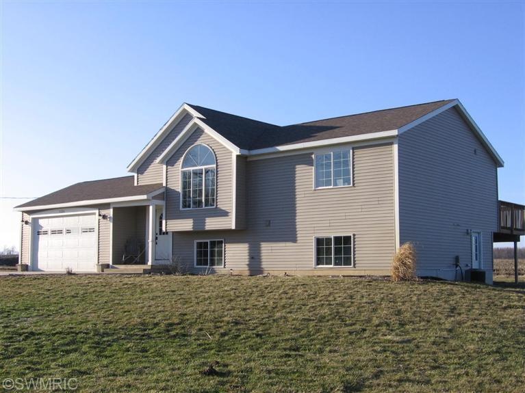 1235 140th Ave, Wayland, MI 49348 - photo 1