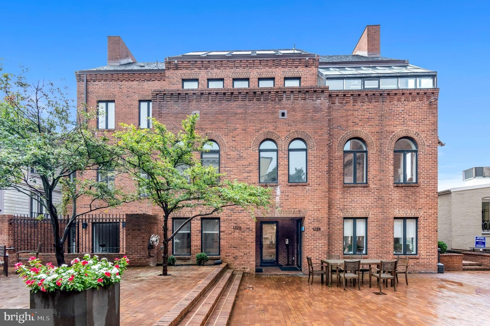 1228 31st St NW unit 5, Washington, DC 20007 - photo 1