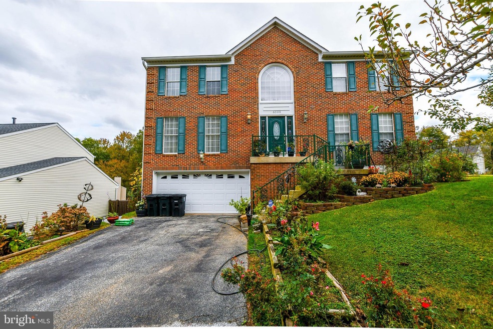 6005 Crest Park Dr, Riverdale, MD 20737 - photo 1