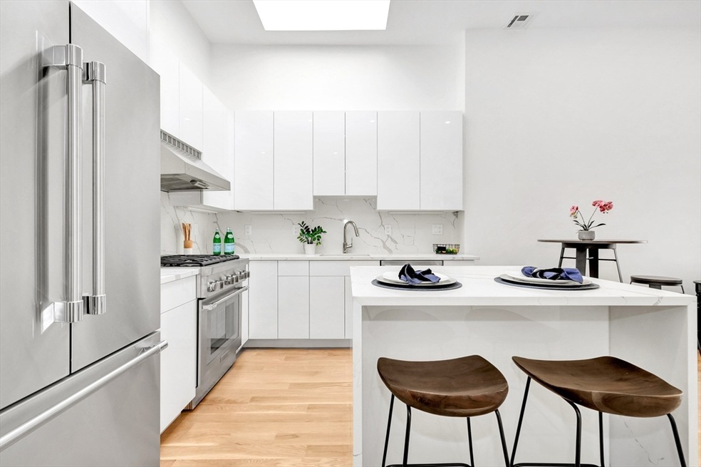 311 Washington St unit 3, Boston, MA 02111 - photo 1