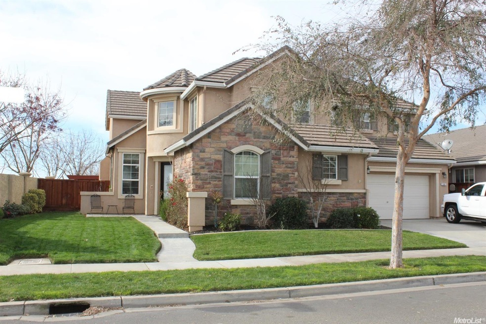 584 Wrangler St, Oakdale, CA 95361 - photo 1