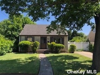 70 Pleasantview Ct, Copiague, NY 11726 - photo 1