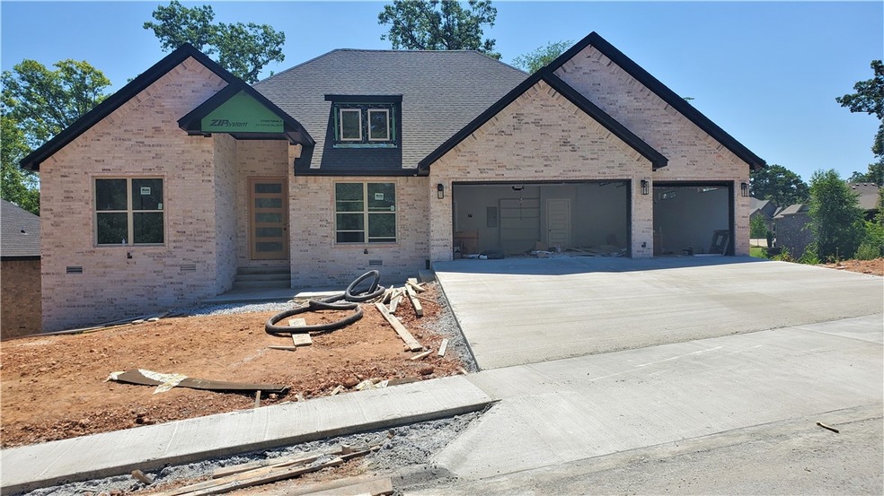 gently sloped driveway

