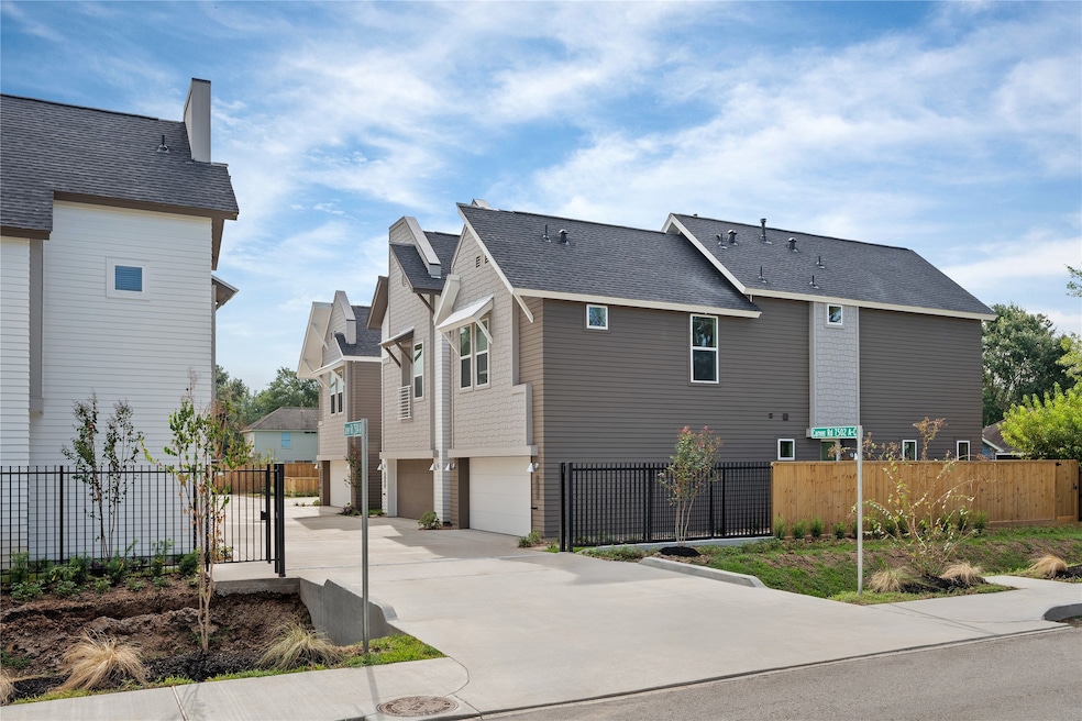 7504 Carver Rd unit E, Houston, TX 77088 - photo 1