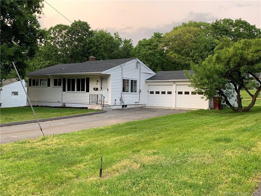 82 Beacon Manor Cir, Naugatuck, CT 06770 - photo 1