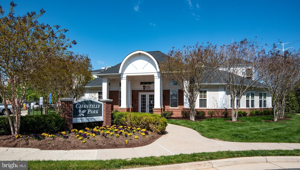 3830 Lightfoot St unit 429, Chantilly, VA 20151 - photo 1