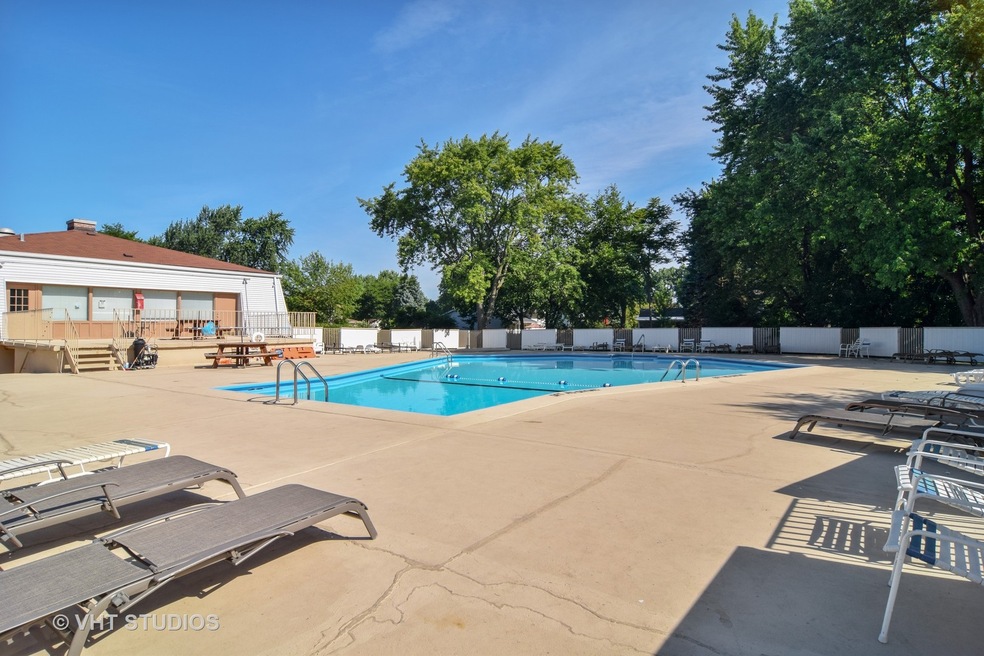 4512 Kings Walk Dr unit 2C, Rolling Meadows, IL 60008 - photo 1