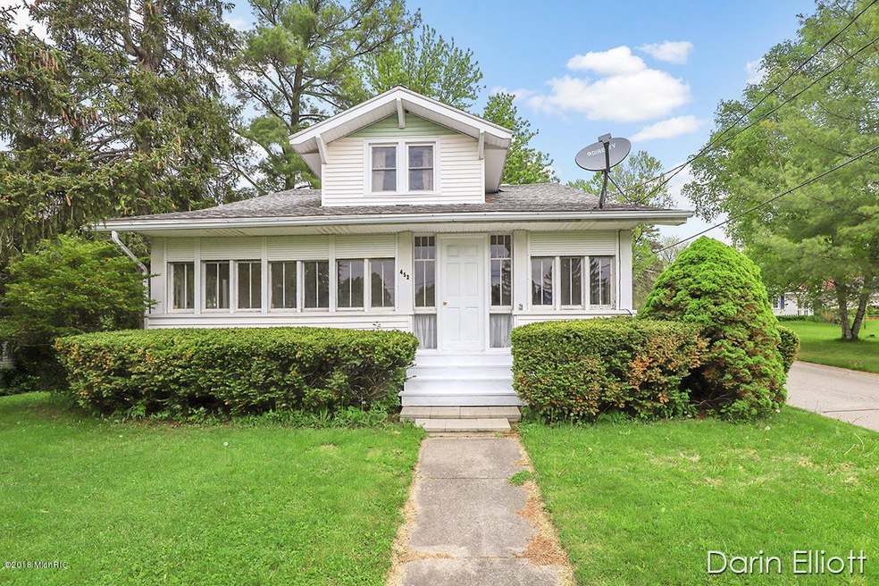 452 Jones St, Ionia, MI 48846 - photo 1