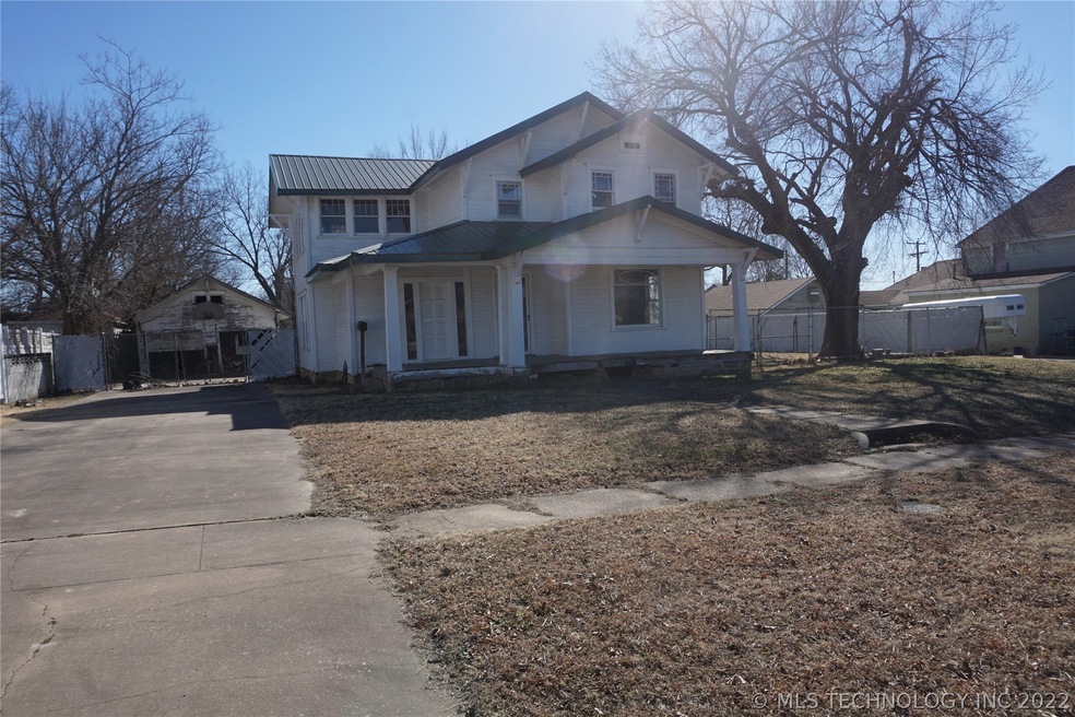 711 W Broadway St, Henryetta, OK 74437 - photo 1