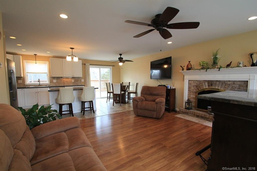 154 Breezy Knoll Dr, Groton, CT 06355 - photo 1