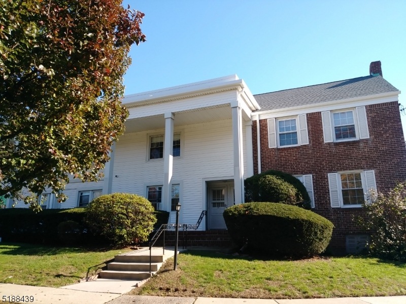 4 Elmwood Ct unit 4A, Elmwood Park, NJ 07407 - photo 1