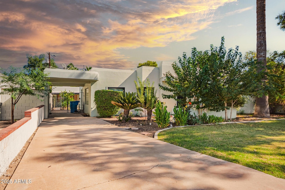 2209 N 12th Ave, Phoenix, AZ 85007 - photo 1