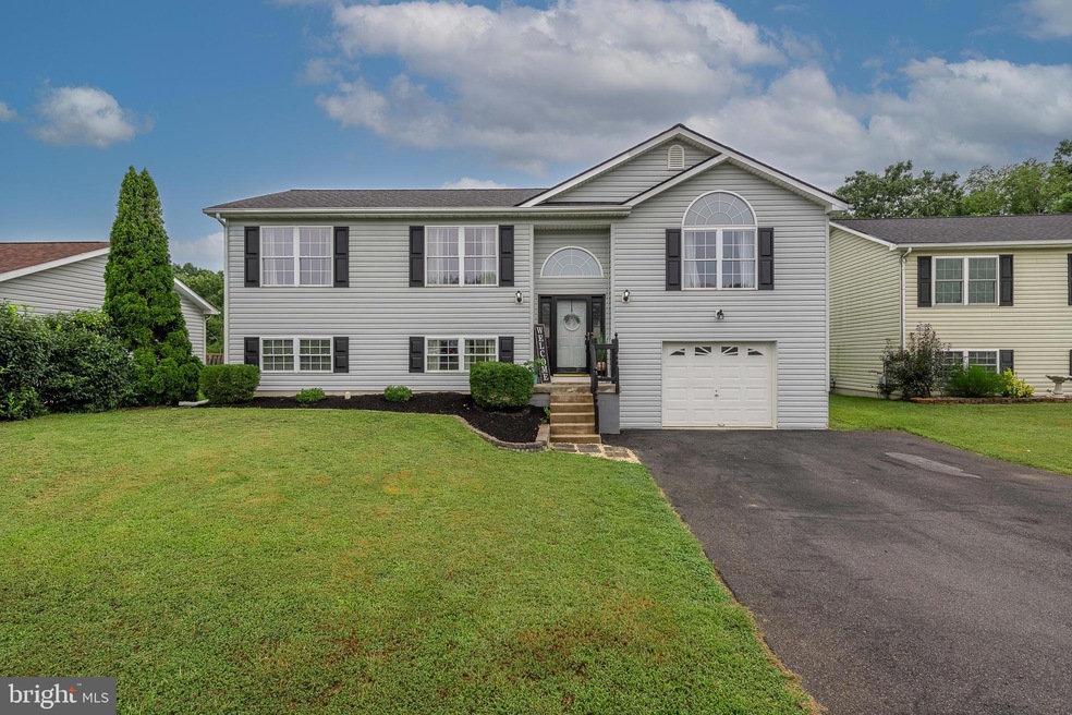 60 Planet Ct, Martinsburg, WV 25404 - photo 1