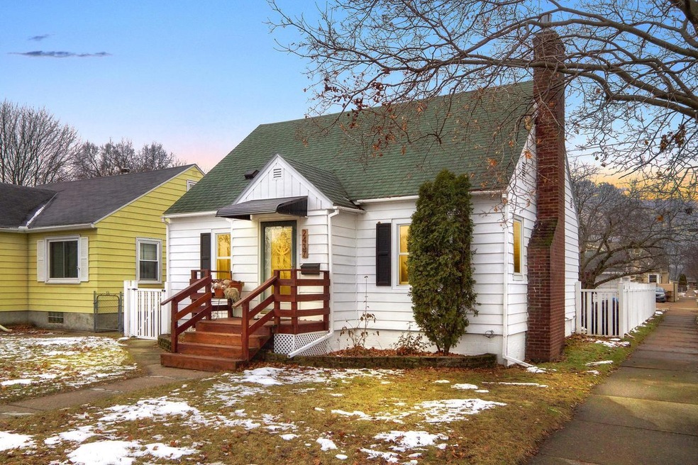 2437 Prospect Exterior