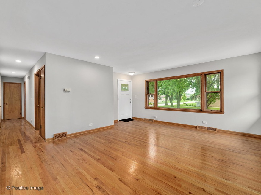 580 N Willow Rd, Elmhurst, IL 60126 - photo 1