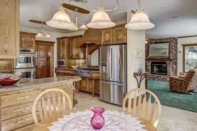 Kitchen and breakfast nook