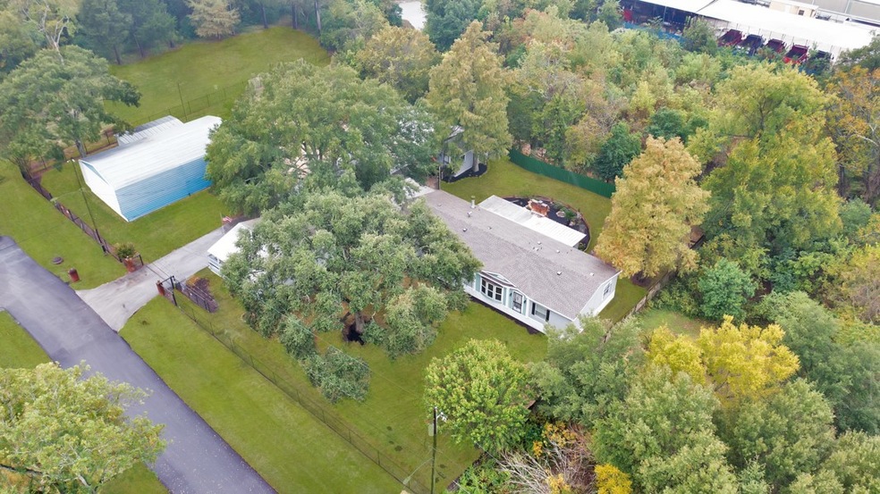 10517 Peach St, Houston, TX 77093 - photo 1