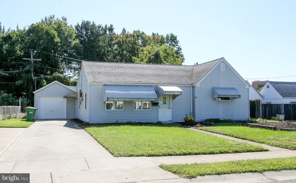 1302 E Willow Run Dr, Wilmington, DE 19805 - photo 1