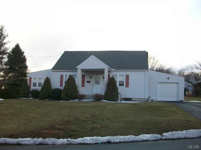 321 Center St, Slatington, PA 18080 - photo 1