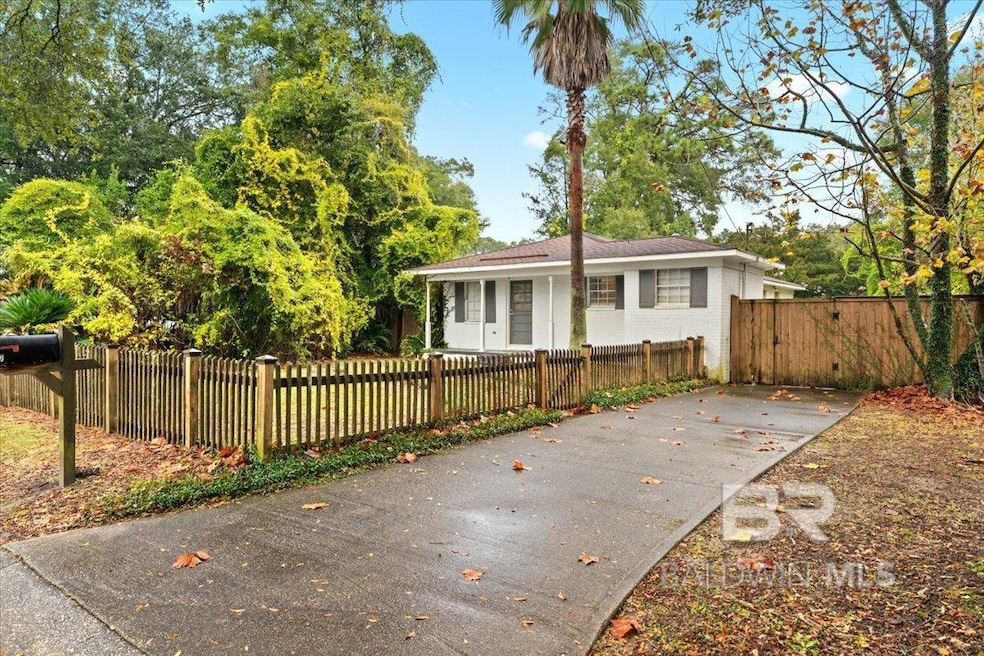 417 Azalea St, Fairhope, AL 36532 - photo 1