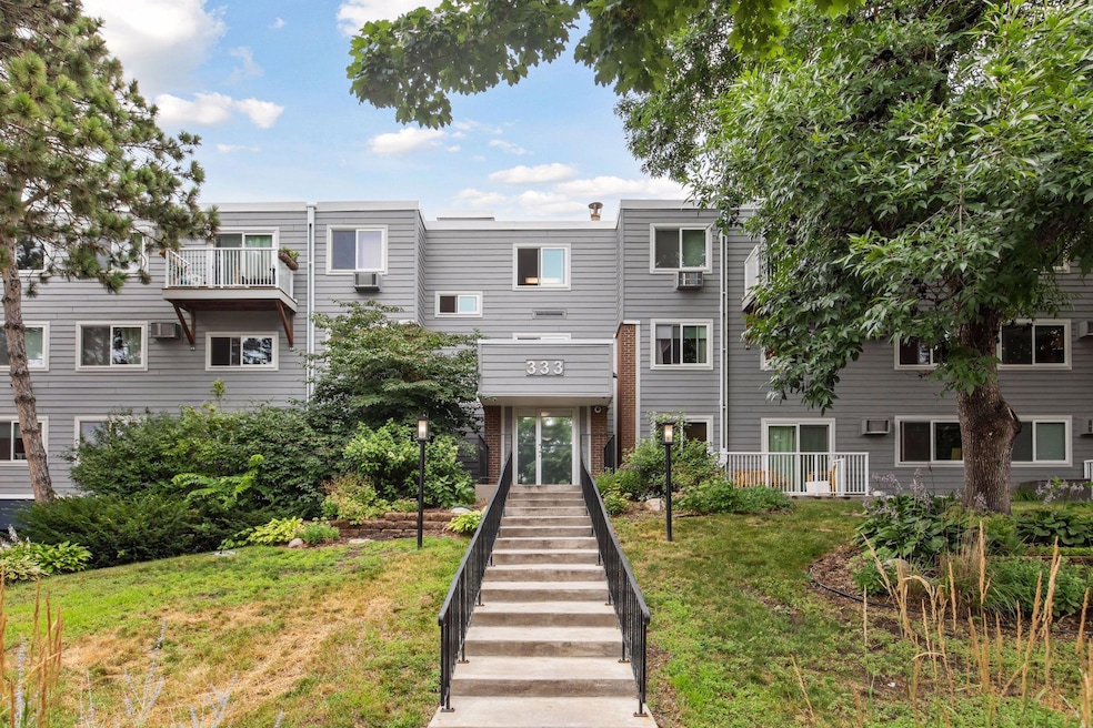 333 8th St SE unit 304, Minneapolis, MN 55414 - photo 1