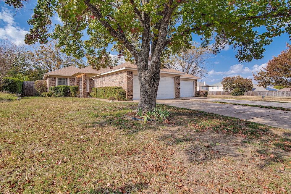 7650 Colorado Creek Ct, Fort Worth, TX 76133 - photo 1