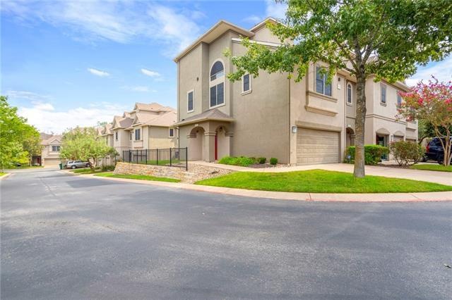 Corner unit condo with a garage~
