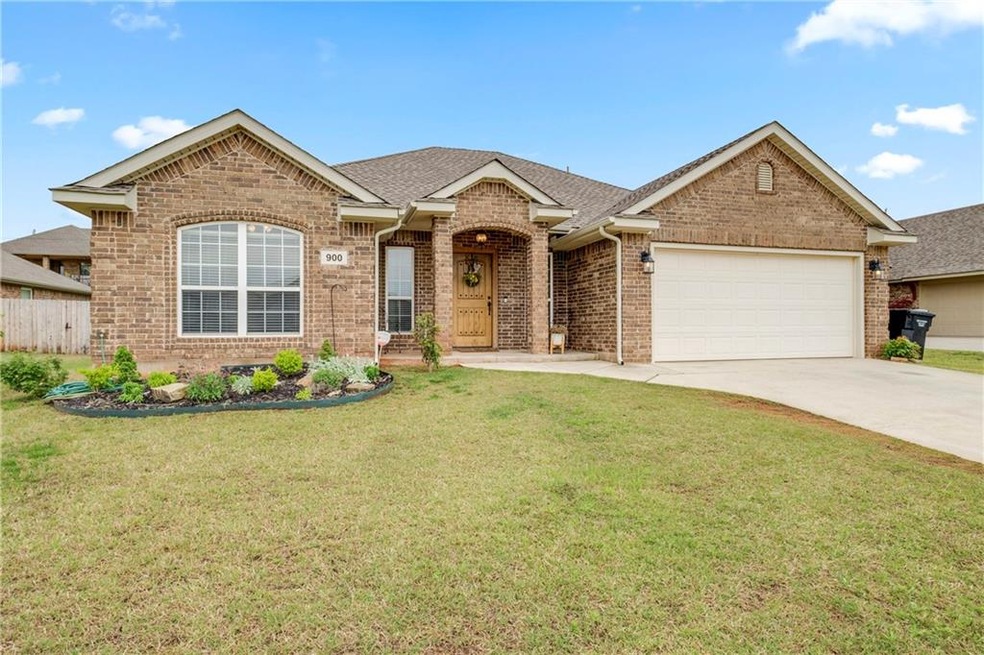 900 Bryan Dr, Moore, OK 73160 - photo 1