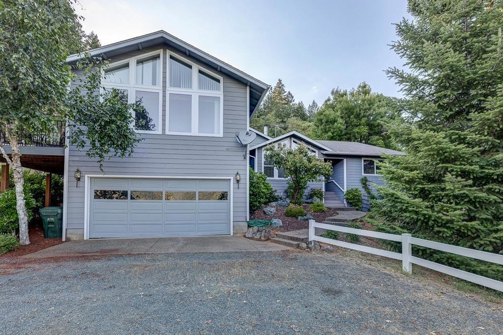 3939 E Evans Creek Rd, Rogue River, OR 97537 - photo 1