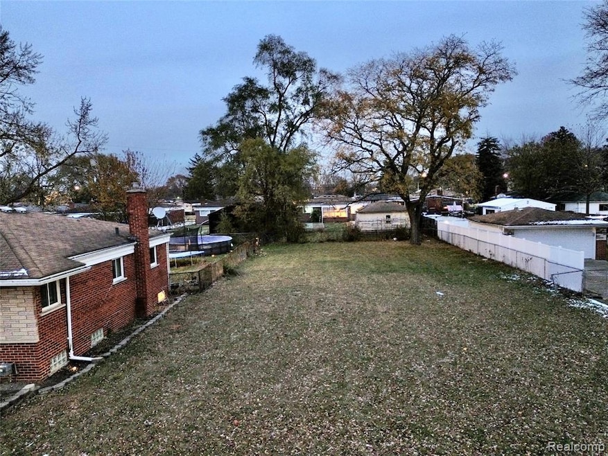 24134 Loretta Ave, Warren, MI 48091 - photo 1